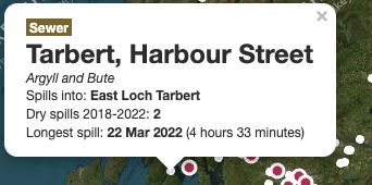 原作地图实际点击弹窗：Tarbert的Harbour Street，排入East Loch Tarbert；2018—2022年筛选记录2次，最长一次为2022年3月22日、4小时33分。展示的是原团队分析字段，不是违法裁决。来源：The Ferret / Petra Matijevic，2026年10月19日实际截屏（弹窗局部）；版权归原权利人。